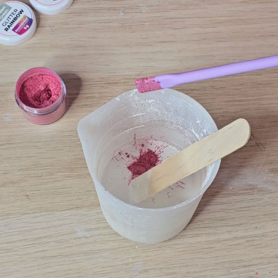 CréaBox Glitter & Candy: Un Voyage Créatif avec la Aqua Resin